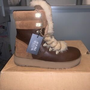 UGG Women’s Viki Waterproof Boots size 6